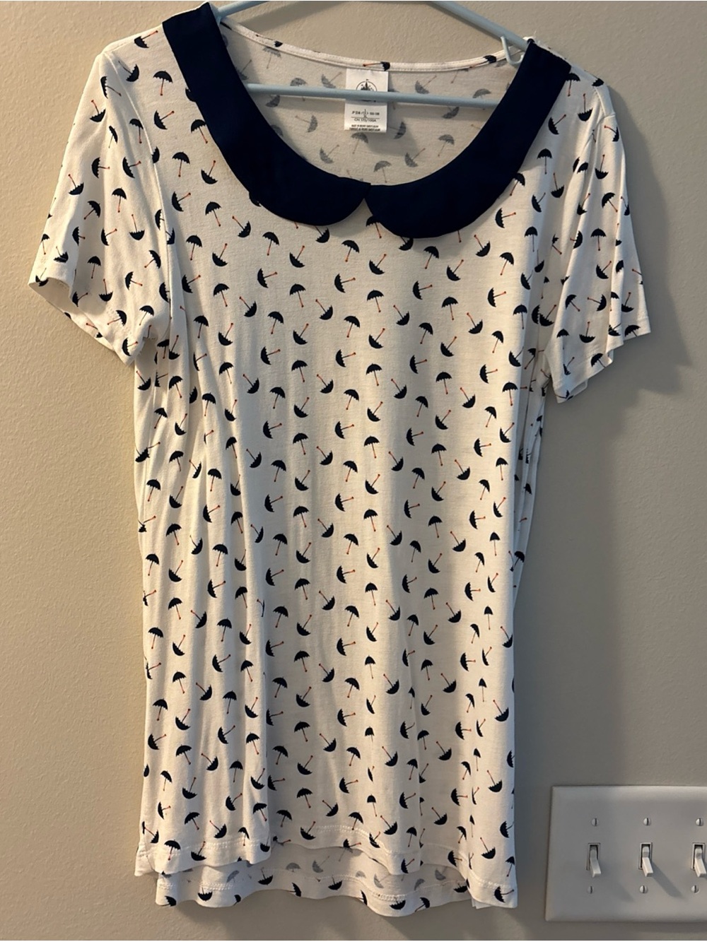 Disney Women's Medium White Umbrella Print Peter Pan Collar Short Sleeve Blouse
